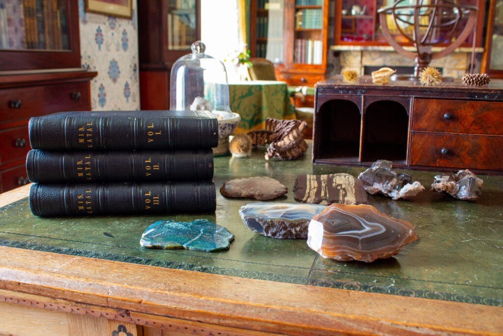 Ruskins Mineral Catalogue 1024x683 1